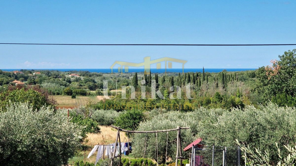 Samostojna hiša z stanovanjem, kletjo in garažo ter pogledom na morje, Buje